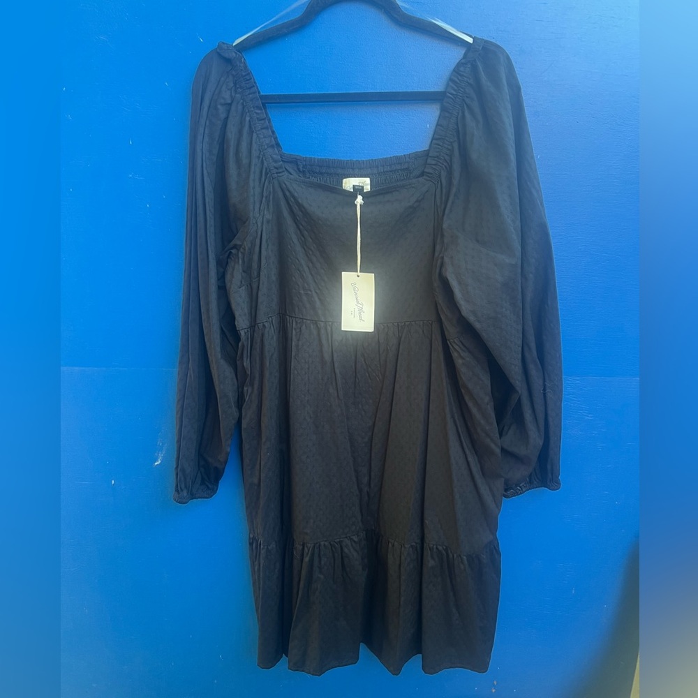 NWT. Universal Thread Women’s Balloon Long Sleeved Shift Dress. Size XXL.